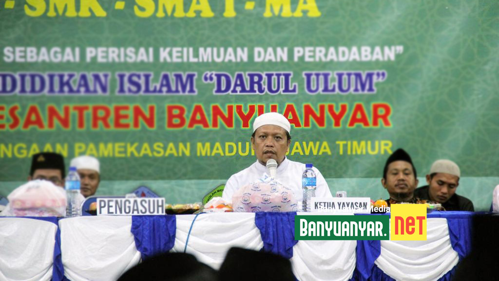 RKH. Hasbullah Muhammad Syamsul Arifin saat menghadiri acara wisuda kelas akhir